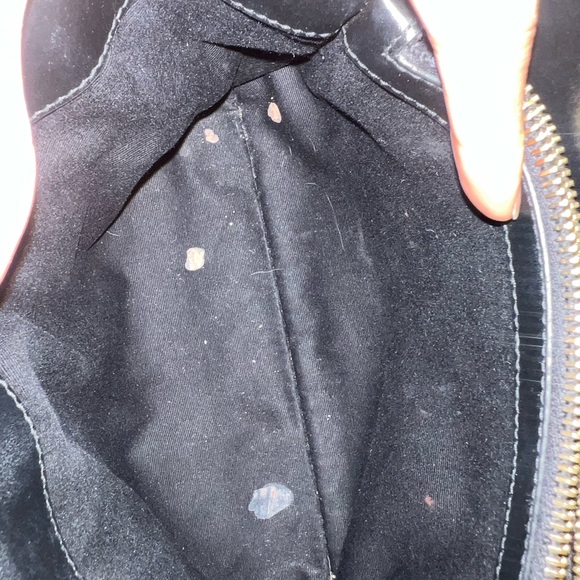 Saint Laurent - Loulou Small Leather Shoulder Bag - Black - Picture 8 of 15